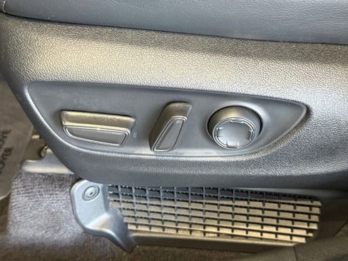 Certified 2025 Toyota Sienna XLE Woodland Edition image 21