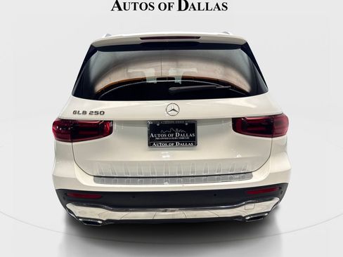 Used 2025 Mercedes-Benz GLB 250 w/ Exclusive Package image 7