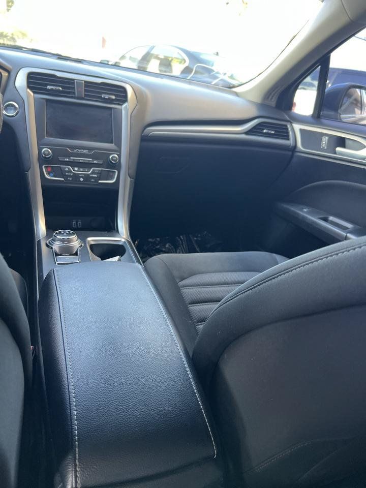 Used 2019 Ford Fusion SE FWD image 8