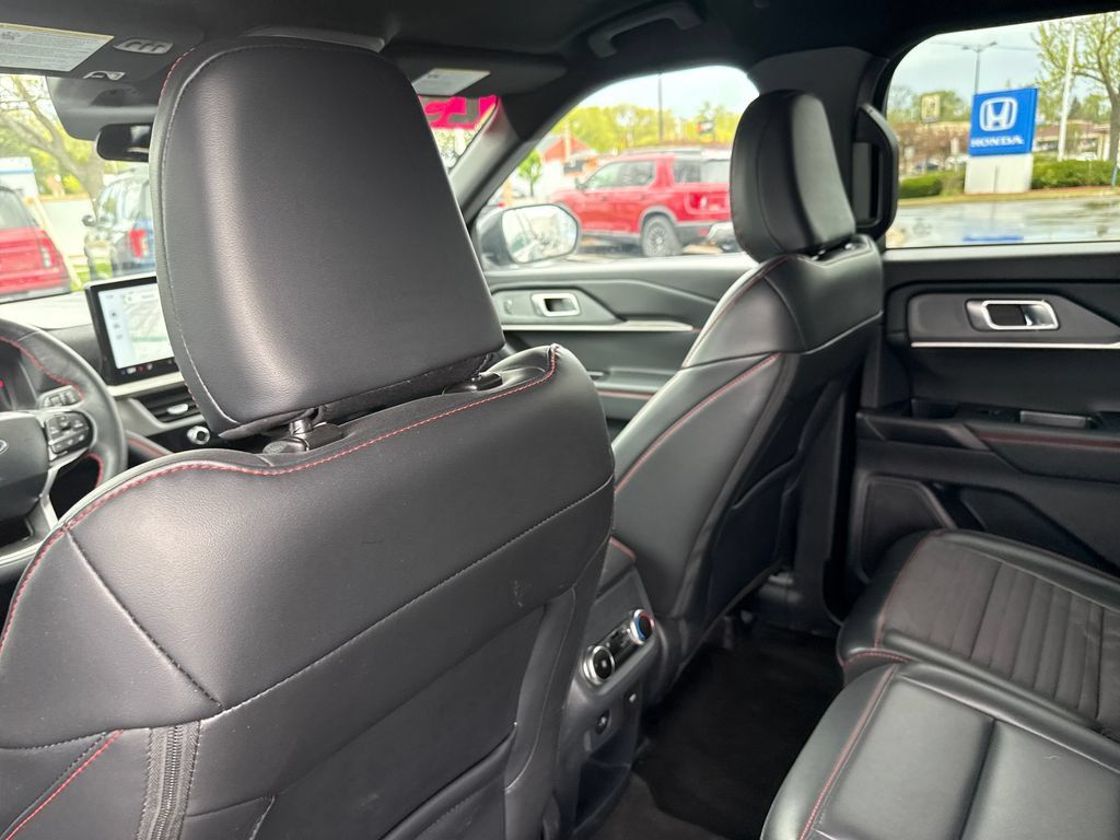 Used 2025 Ford Explorer ST-Line w/ ST-Line Street Pack AWD/4WD image 20