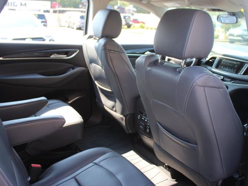 Used 2018 Buick Enclave Essence FWD image 31