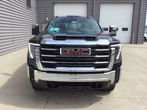 New 2026 GMC Sierra 3500 SLT image 3