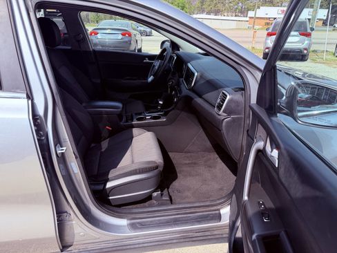 Used 2020 Kia Sportage LX image 19