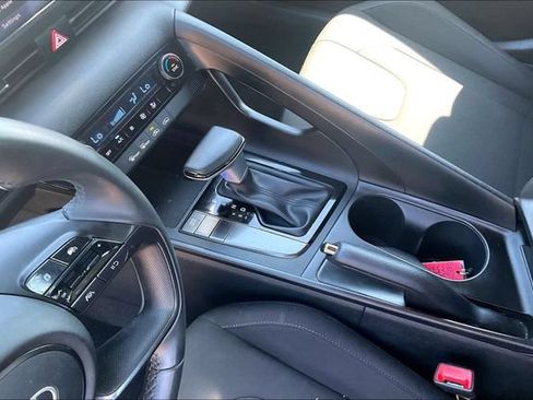 Used 2025 Hyundai Elantra Sport FWD image 12