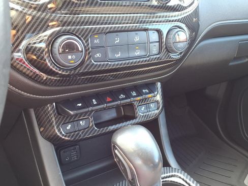 Used 2022 GMC Canyon Denali AWD/4WD image 9