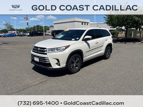 Used 2018 Toyota Highlander Plus AWD/4WD image 1