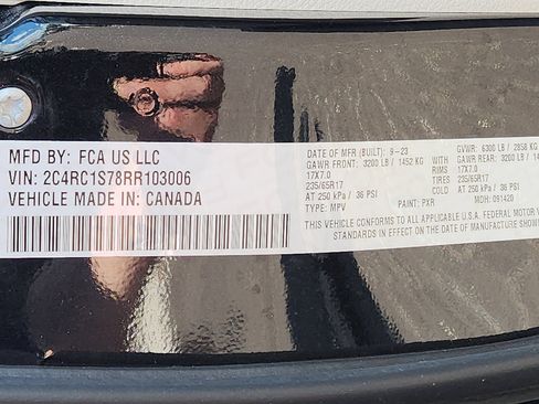 Used 2024 Chrysler Pacifica Limited FWD image 29