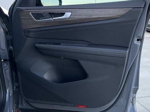 Used 2025 Volkswagen Atlas SEL Premium R-Line image 19