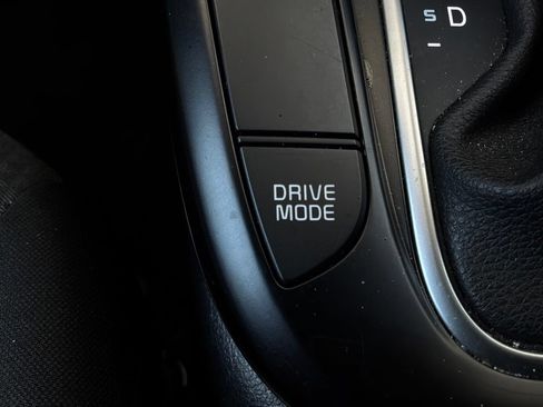 Used 2025 Kia Soul LX w/ LX Technology Package FWD image 22