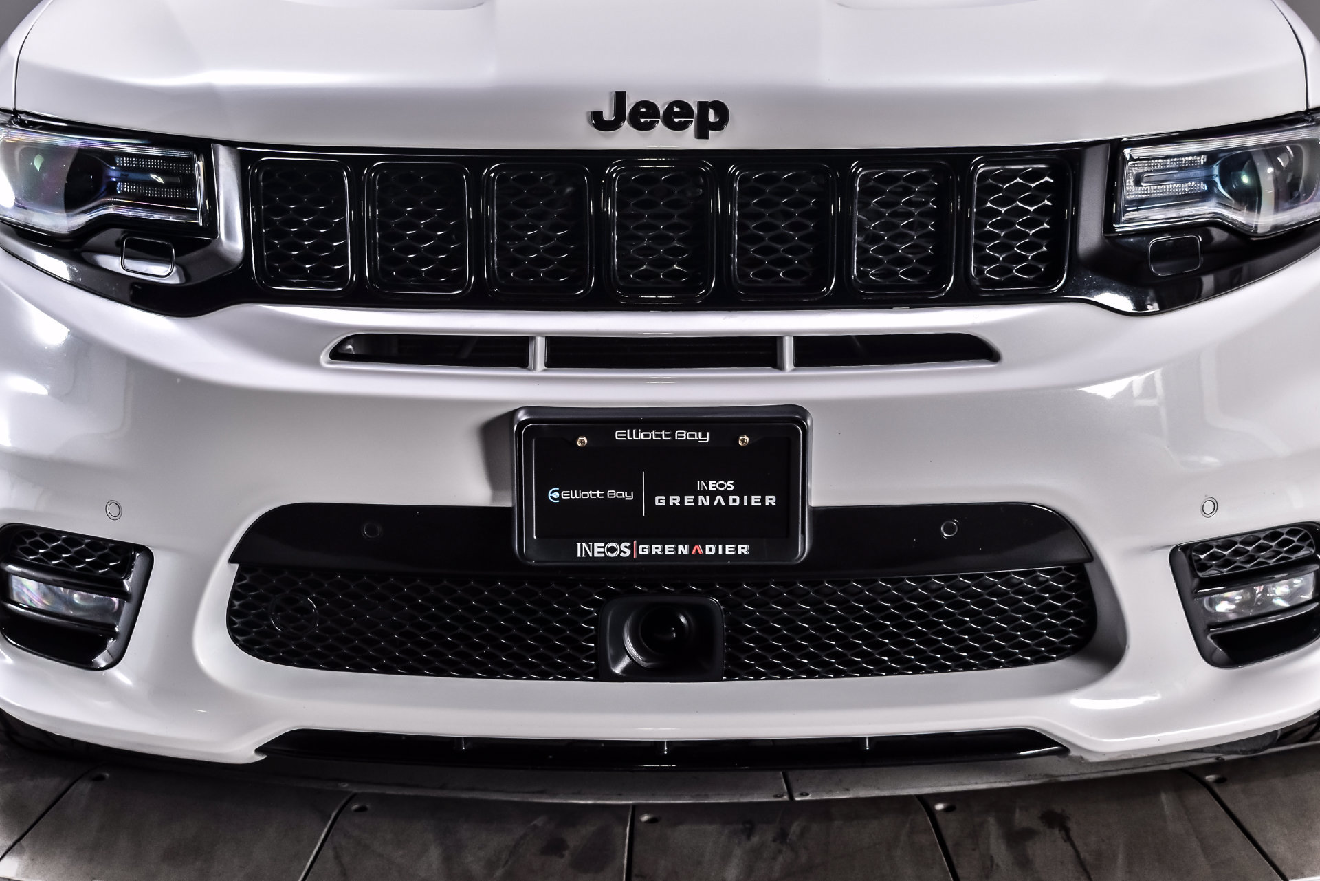 Used 2019 Jeep Grand Cherokee SRT w/ Trailer Tow Group IV AWD/4WD image 8