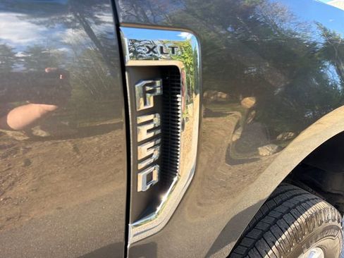 Used 2019 Ford F250 XLT w/ Snow Plow Prep Package AWD/4WD image 9
