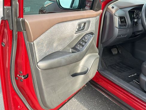 Used 2023 Nissan Rogue S image 10