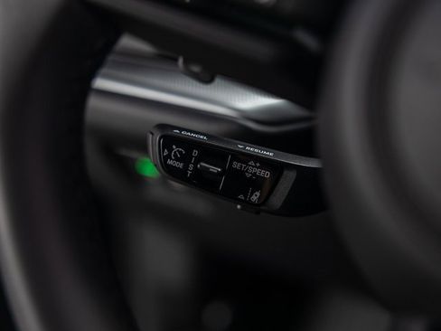 Certified 2025 Porsche Cayenne Coupe image 47