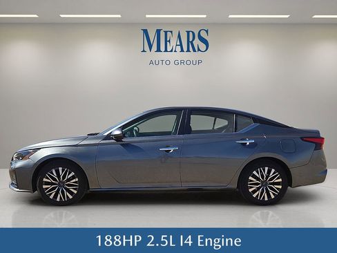 Used 2023 Nissan Altima 2.5 SV image 3