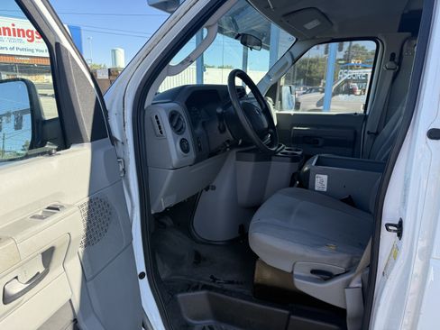 Used 2010 Ford E-250 and Econoline 250 image 9