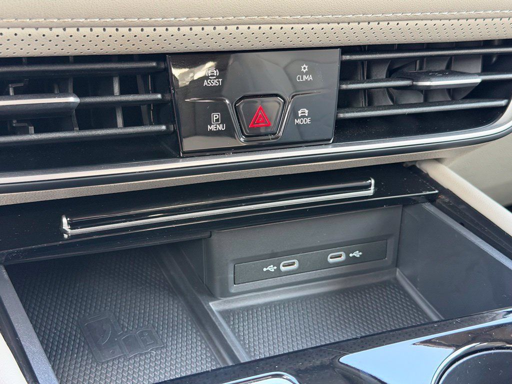 Used 2024 Volkswagen Atlas SE FWD image 25