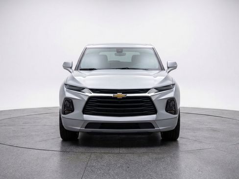 Used 2025 Chevrolet Blazer LT FWD image 2