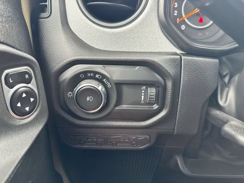 Used 2025 Jeep Wrangler Sport AWD/4WD image 18