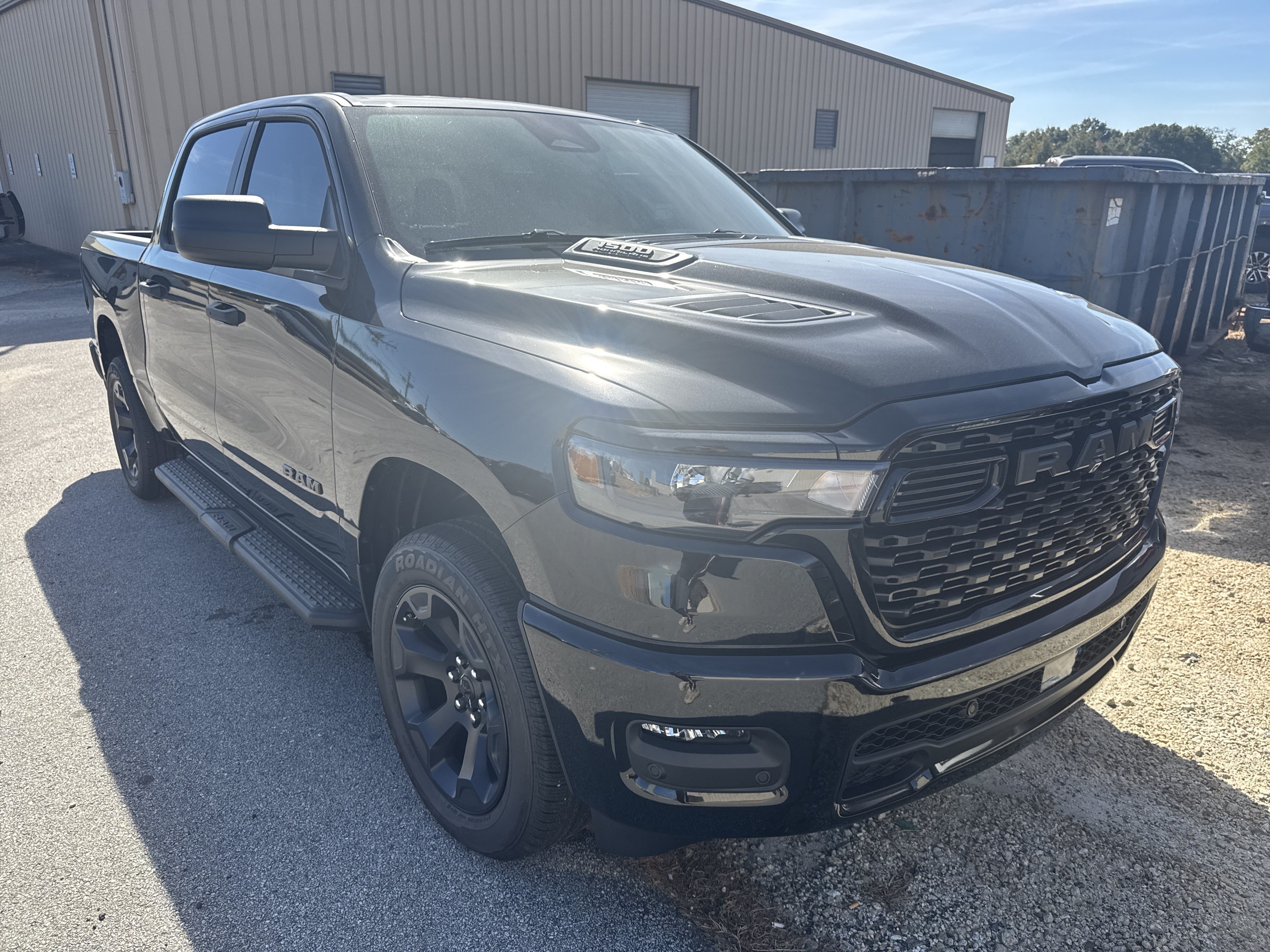 New 2027 RAM 1500 Express AWD/4WD image 3