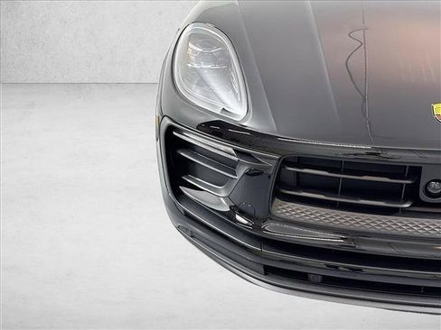 Certified 2025 Porsche Macan AWD/4WD image 9
