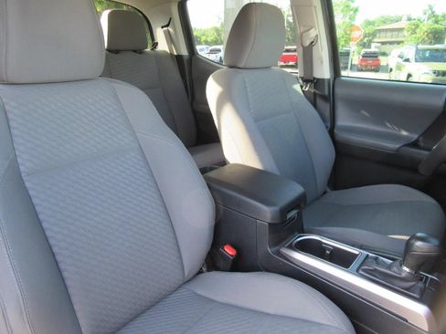 Used 2022 Toyota Tacoma SR5 w/ Technology Package RWD image 10