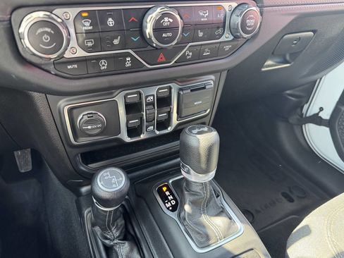 Used 2024 Jeep Wrangler Unlimited Sahara w/ Technology Group AWD/4WD image 17