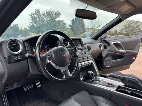 Used 2010 Nissan GT-R Premium image 22