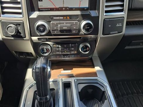 Used 2015 Ford F150 Lariat w/ Equipment Group 502A Luxury AWD/4WD image 30
