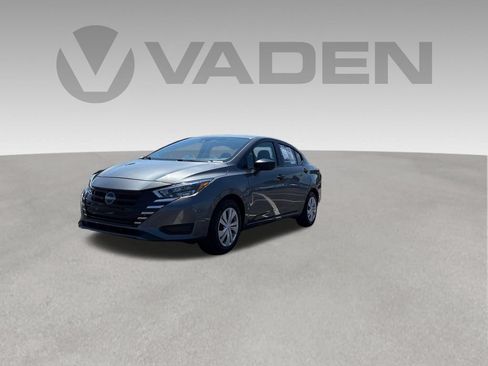 Used 2025 Nissan Versa S FWD image 1