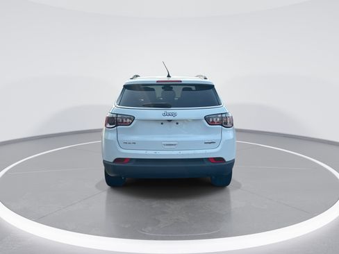 Used 2022 Jeep Compass Latitude w/ Sun and Sound Group AWD/4WD image 8