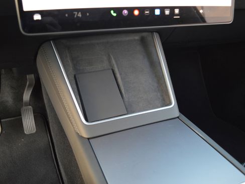 Used 2026 Tesla Model Y 2WD image 23