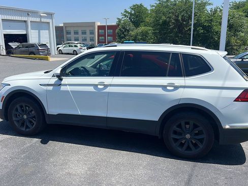 Used 2024 Volkswagen Tiguan SE AWD/4WD image 2