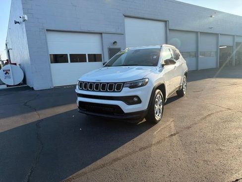 Used 2024 Jeep Compass Latitude AWD/4WD image 21