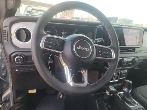 Used 2025 Jeep Wrangler Unlimited Sahara w/ Safety Group AWD/4WD image 14