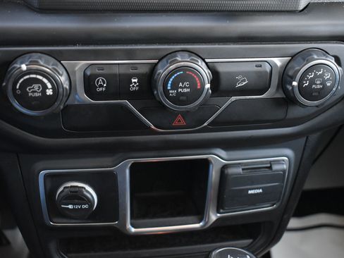 Used 2018 Jeep Wrangler Unlimited Sport image 28