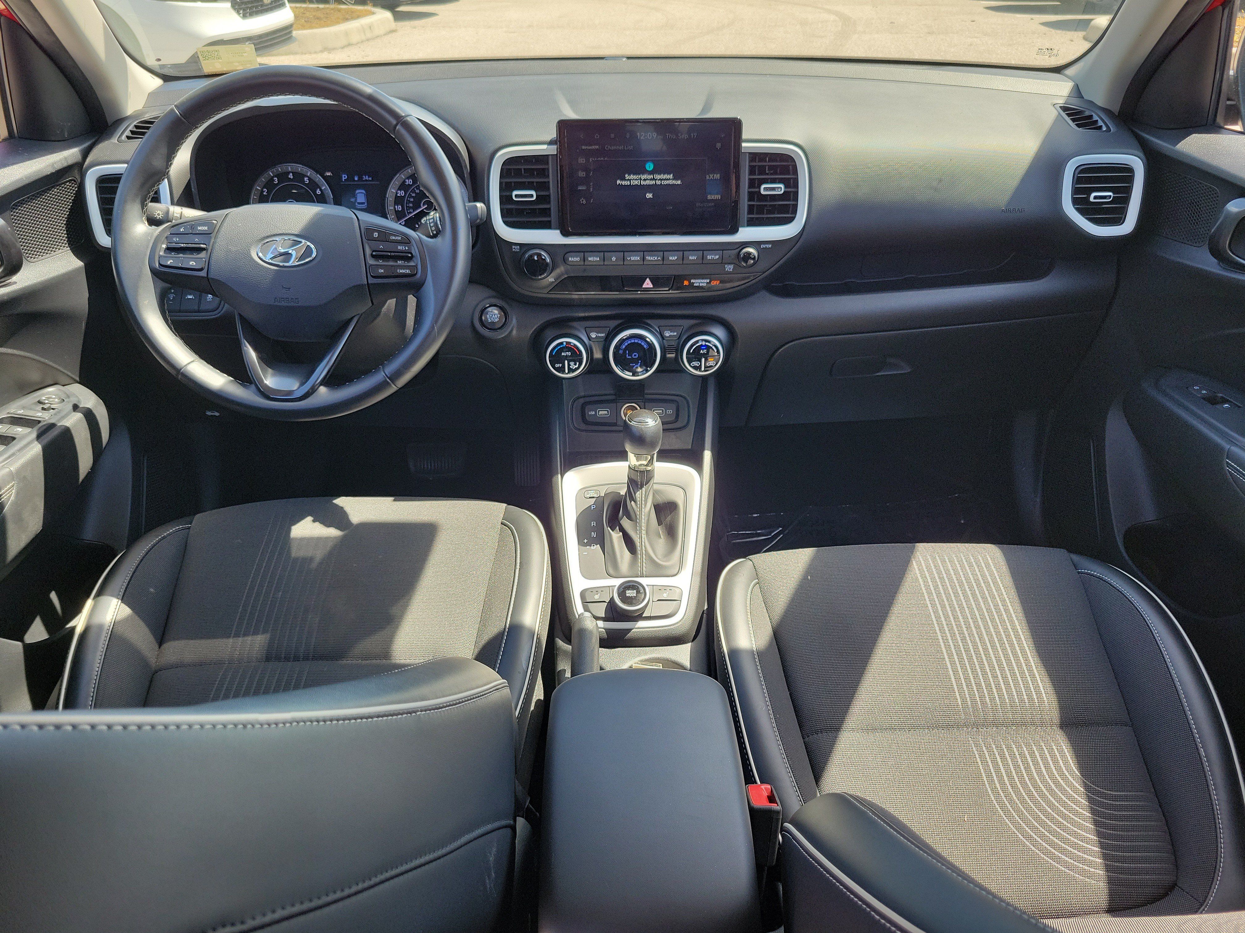 Used 2022 Hyundai Venue Limited FWD image 15