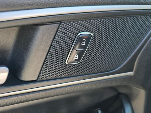 Used 2016 Ford Edge SEL w/ Equipment Group 201A AWD/4WD image 31