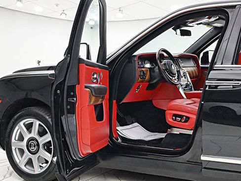 Used 2019 Rolls-Royce Cullinan AWD/4WD image 6