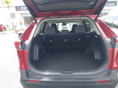 Used 2020 Toyota RAV4 XLE w/ Convenience Package image 4