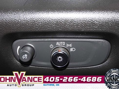 Used 2023 Chevrolet Traverse LS image 27