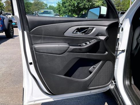 Used 2023 Chevrolet Traverse LT w/ Midnight/Sport Edition AWD/4WD image 9