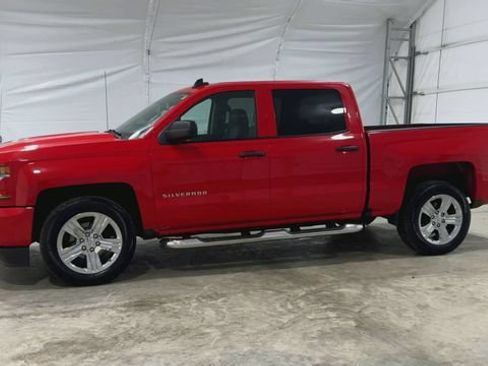 Used 2018 Chevrolet Silverado 1500 Custom w/ Custom Value Package RWD image 9