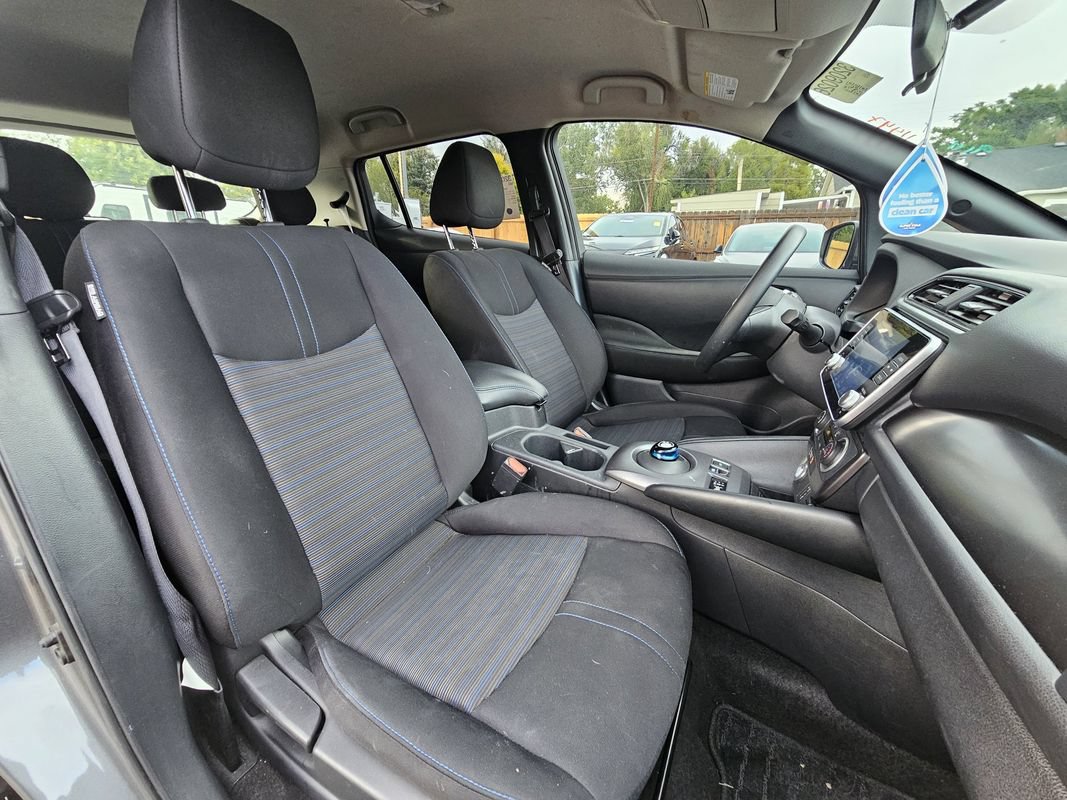 Used 2025 Nissan Leaf S FWD image 4