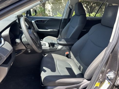 Used 2022 Toyota RAV4 LE AWD/4WD image 15