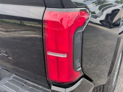 Used 2024 Toyota Tacoma SR5 AWD/4WD image 12