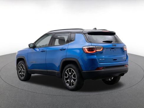 Used 2025 Jeep Compass Trailhawk w/ Trailer Tow Group AWD/4WD image 7