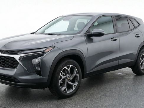 Used 2025 Chevrolet Trax LT image 3