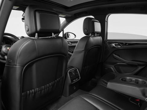 Certified 2025 Porsche Macan image 37