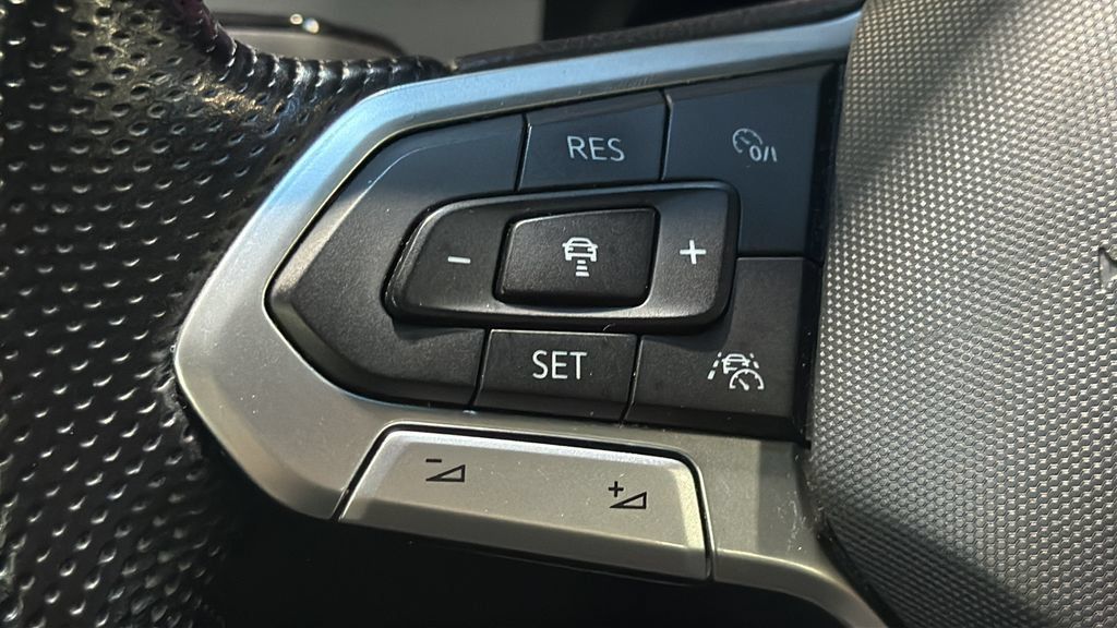 Used 2021 Volkswagen Atlas Cross Sport SEL Premium R-Line AWD/4WD image 25