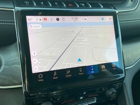 Used 2023 Jeep Grand Cherokee Limited image 10